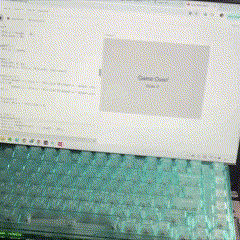 This is a demonstration of me using the keyboard to operate the greedy jumping over obstacles game. You can see that it is allowed to operate on different devices.