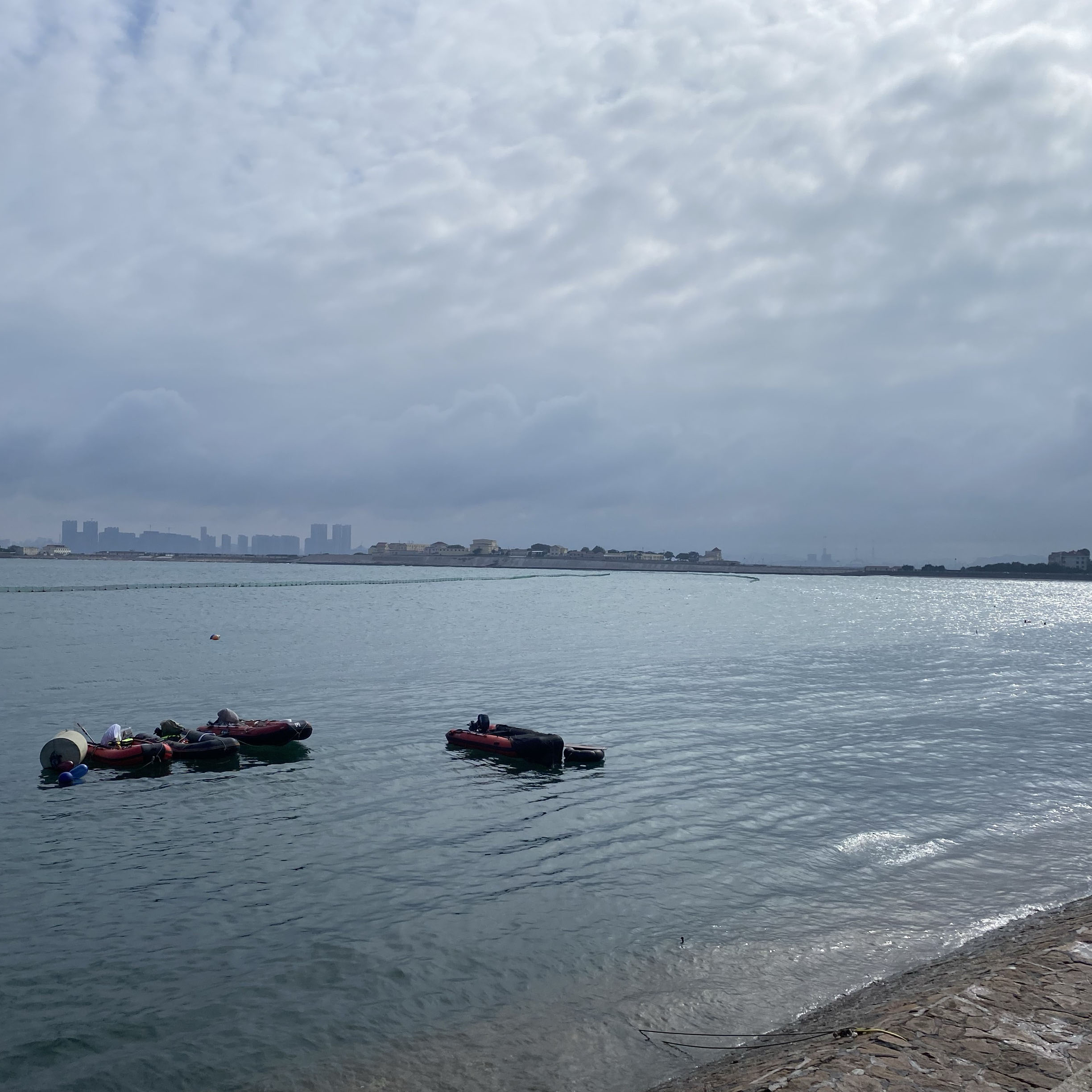 This is the beach in Qingdao. (Cloudy version)